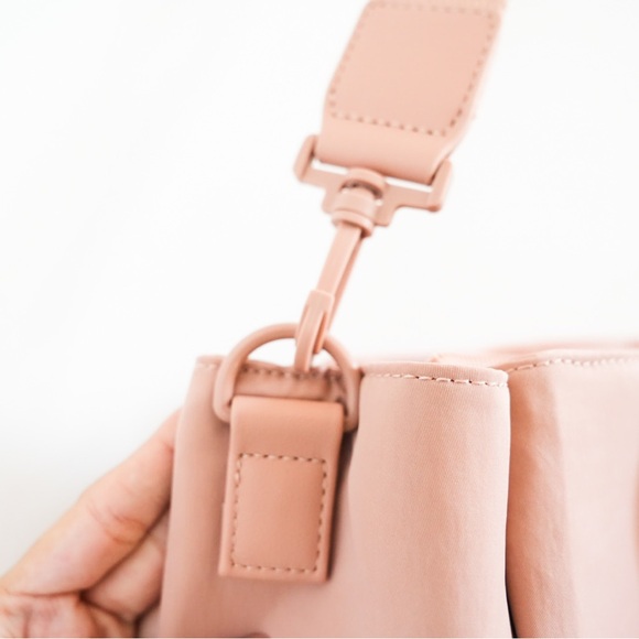 VIRAL Poppy & Peonies - Daily Tote - Blush NWT - Picture 7 of 16